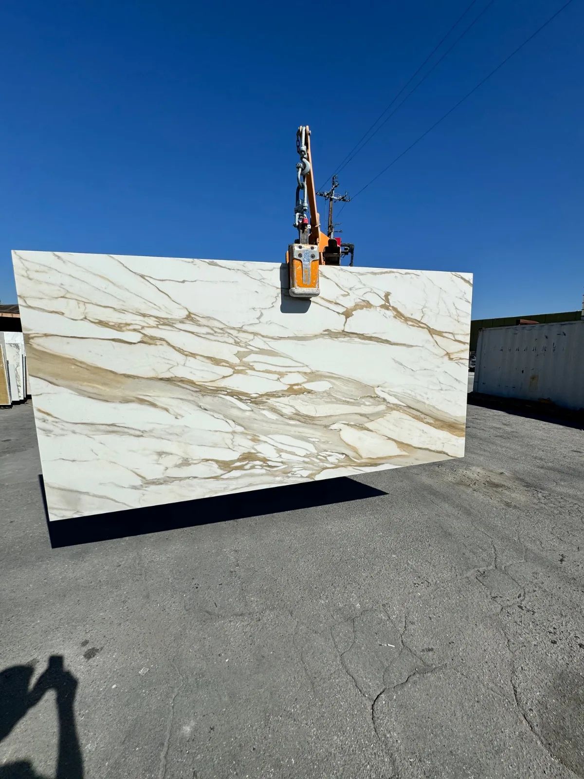 Calacatta Gold Porcelain Slab in Sun Valley, Los Angeles