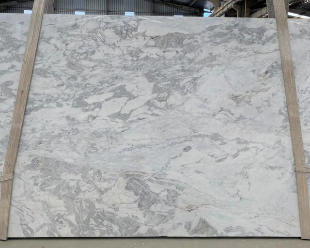 Calacatta Chiara Marble Slab in Sun Valley, Los Angeles