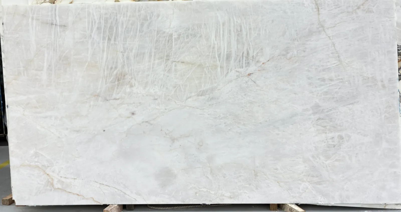 Cristallo Iluminato Quartzite Slab Photo 2