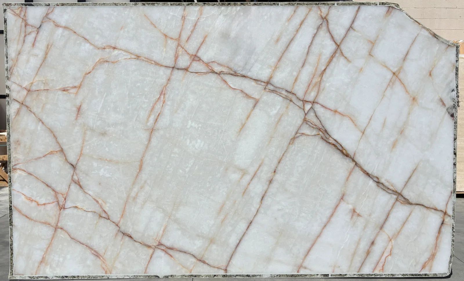 Cristallo Iceberg Quartzite Slab Photo 2