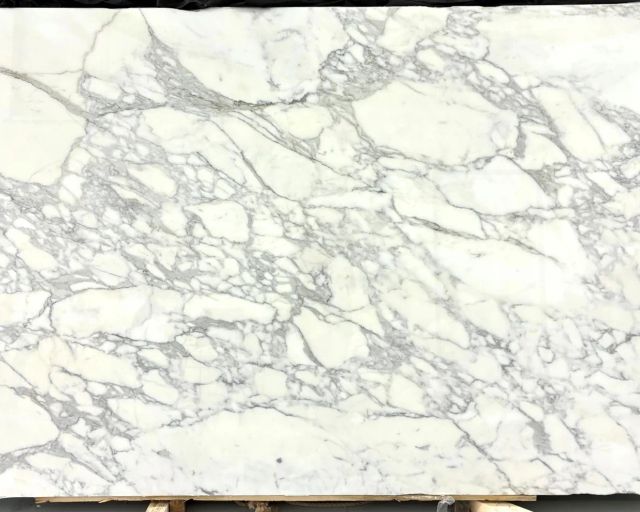 Calacatta Borghini Extra Marble Slab in Van Nuys, Los Angeles